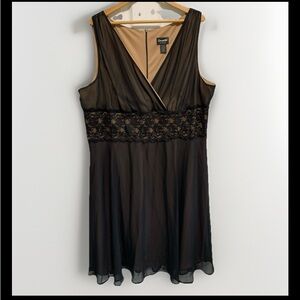 Flowy Ethereal Fairy Woman 24W Black/Champagne V-Neck Lace Midi Dress Sleeveless